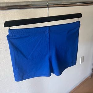 GTM Young Large Blue short leggings.